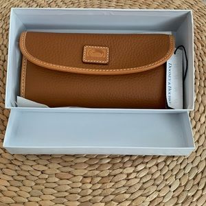 Dooney & Bourke leather Continental Wallet in Desert color.